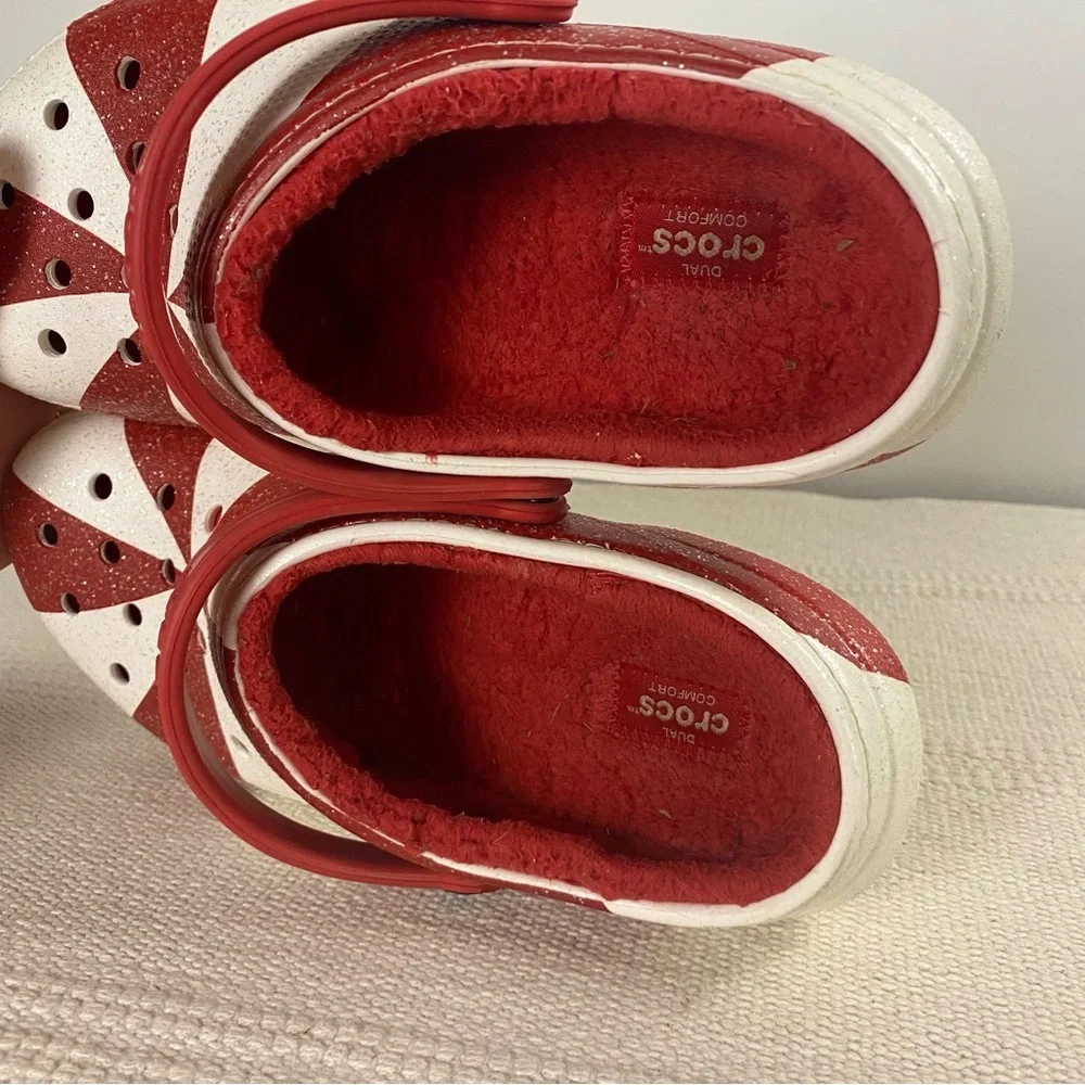 Crocs Kids Classic Lined Fuzzy Holiday Clogs Red & White Candy Cane size J4